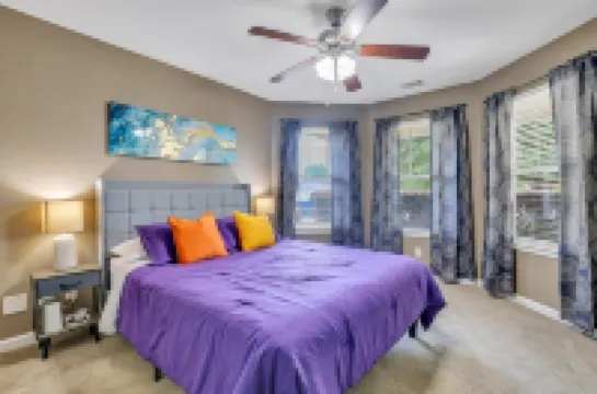 ⭐ Lakeside Family Oasis. 19 minutes to Downtown Savannah! 10 Guest Stay. ⭐