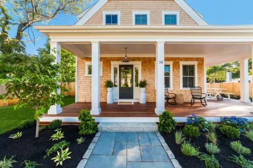 New 4-bedroom House with Swimming Pool–Just a 10-minute Walk to Town