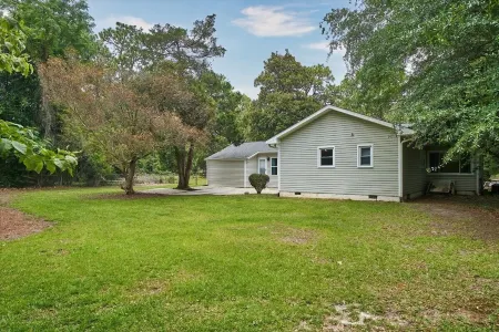 Bicycle Lane Bugalow- nestled between golfing and equestrian communities