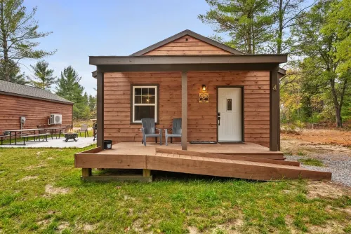 Cabin # 4 at Northern Comfort HANDICAP FRIENDLY UNIT