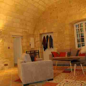 Great warm T2 68 M2, atypical, in the historic center Others