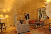 Great warm T2 68 M2, atypical, in the historic center