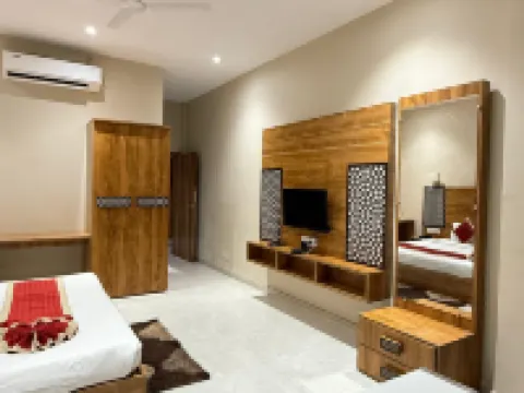 Hotel Emperor Paradise Hotels in Bilaspur