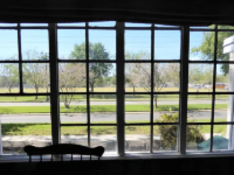 The Red Cottage ~ 5 Min. Stroll to Historic St. George Street - on Site Parking
