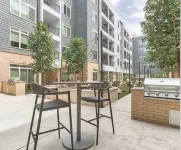 RiverWalk Top Floor City View Apt w/ King Bed, Infinity Pool, Gym & Free Parking