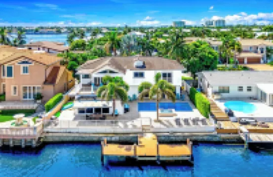 Waterfront Antique Mansion! Heated Pool+Hot Tub!