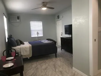 Charming Gulfport Town Guest Cottage Studio -Walk to Beach -Shops -Restaurants
