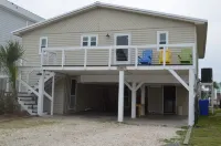 Dog Friendly! Non-Smoking. Cottage w/Dock and Deep Water Access on Natural Canal Hotels in Ocean Isle Beach