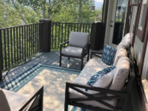 Sunny 5 Bd Mountain Home-Gorgeous View-Perfect for 2 or MultiGen Families-HotTub Hotels in Summit Park