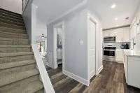 Welcome to Sea Glass Cottage, Walk, Bike, or Trolley to the Beach!