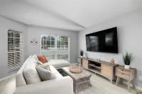 Lakefront Bradenton with Heated Pool, WiFi, Fitness Room, Resort-Style Amenities