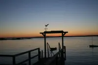 Unique ISLAND Living off the grid -Waterfront cottage