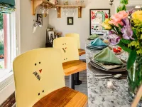 Victorian Secrets 1897 Home - Curious? Eclectic, convenient & ❤️ of wine country Hotels in Newberg