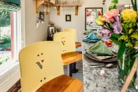 Victorian Secrets 1897 Home - Curious? Eclectic, convenient & ❤️ of wine country
