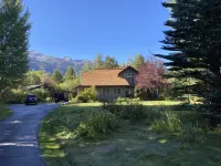 BEAUTIFUL PVT HOME W/ MODERN FURNISHING - EXCLUSIVE WEST BANK JACKSON HOLE