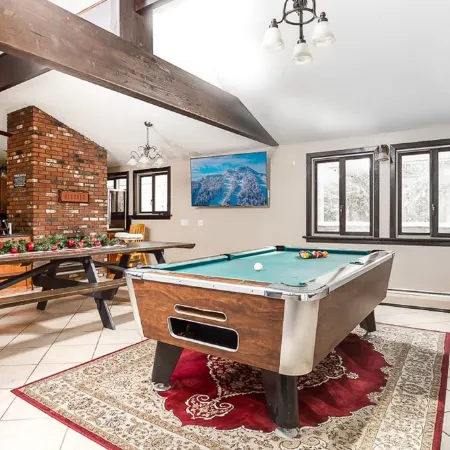 Massive Killington Mountain Lodge - Hot Tub + Sauna + Close to Killington & Pico