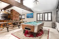 Massive Killington Mountain Lodge - Hot Tub + Sauna + Close to Killington & Pico