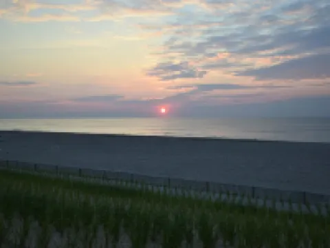 Manhattan on the Beach! Beach block just a short walk up the block Hotels in Lavallette