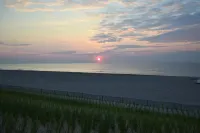 Manhattan on the Beach! Beach block just a short walk up the block