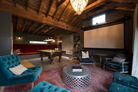 TandaTula, Wine Country Sanctuary with Pool, Hot Tub, Bocce, Fire Pits and More!