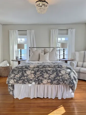 County Seat Colonial Отели рядом с достопримечательностью «Tapping Reeve House and Law School»