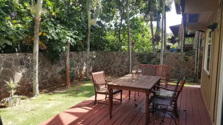 Awesome private studio w/AC one block to Sunset Beach