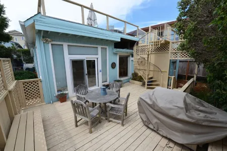 Just steps from the beach - Awesome views! Perfect family beach house!