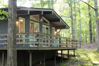 The Hideaway- Cozy Home in the Woods