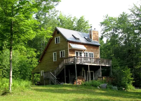 Beautiful Vacation Cottage with a View in Newfane, Vermont, near Mt. Snow Отели в г. Ньюфан