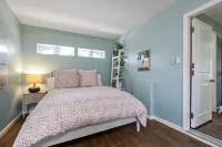 Charming Ventura Beach Bungalow on Prime Beach Lane in Pierpont by the Sea 월마트 슈퍼센터 주변 호텔