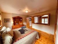 Huge Lakefront Cabin | Sleeps 12| King Bed| Dock| Ski Saddleback| Snowmobile|