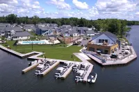 The Cove at Sylvan Beach - Pet friendly lakeside cottage with a pontoon boat!