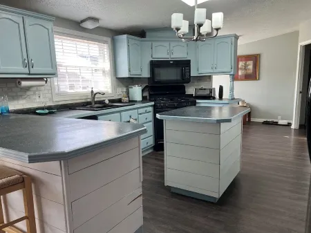 Cozy Chippewa Lake Ranch just steps from the lake! Kayaks and SUPs Private beach