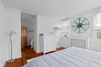 Beautiful downtown retreat, walk everywhere! Các khách sạn ở 