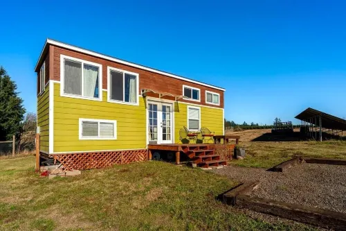 Big Tiny Home with Panoramic Views at Buena Vista Lavender Farm Hotels in Marion County