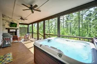 Romantic, Broken Bow farmhouse cabin🌲HOT TUB🌲Huge swaying pines 🌲King bed - Romantic