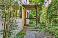 Mill Valley Apartment: Walking Distance to DT Hotels in Mill Valley