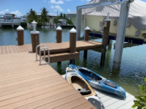 Outstanding pool and outdoor area 5 minute walk to beach!