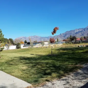 Great Sandy apartment with hot tub and pool table!