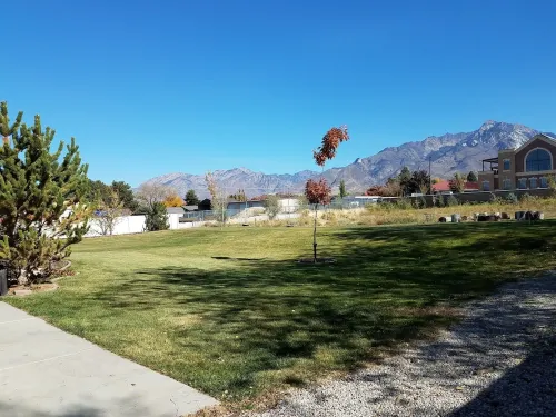 Great Sandy apartment with hot tub and pool table!