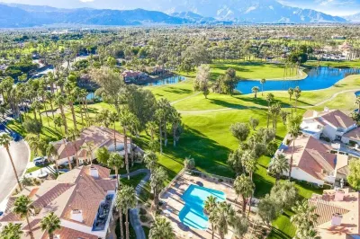 Designer 2 BDRM/2 BATH Country Club Villa!