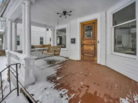 Spacious 5-bedroom house with parking and everything you need in charming Elyria Hotels in Elyria