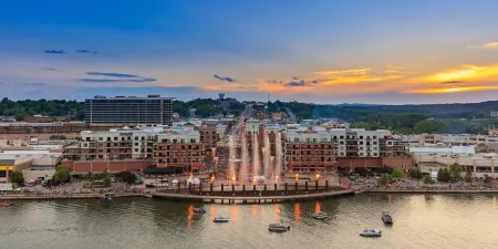 A2 Wally's by the Convention Center and Landing Отели рядом с достопримечательностью «The SKY Deck at Parakeet Pete's Waterfront Zipline»