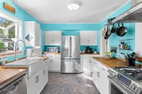 Hot Tub! Pets! Green  Clean-Walking Distance to Proctor District