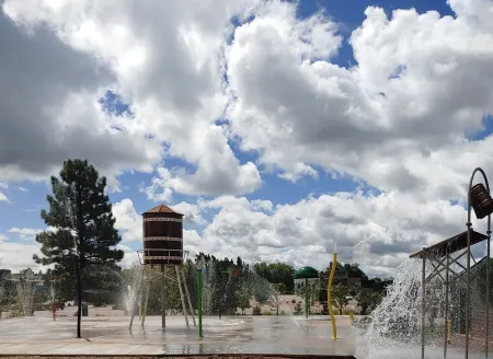 Park Model Cabin 2 Bed1 bath Bunk Beds central AC & New Hot tub, splash pad # 10