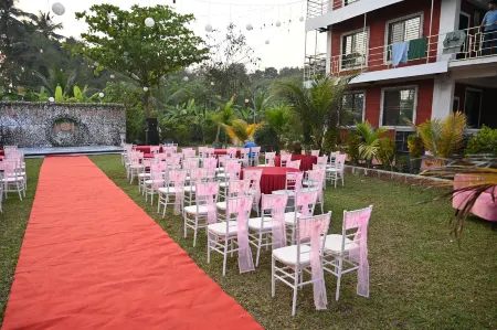 Krushnakunj Holiday Resort, Nagaon Отели в г. Чол