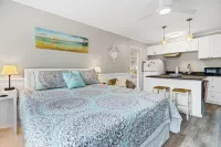A Room With a View-1 BR Efficiency Condo Close to Everything.