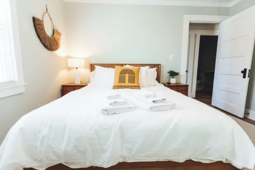 Charming 1937 Historic Cottage in Boardwalk District by Beach, Lake & Shopping