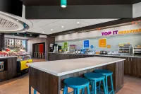 Tru by Hilton Rogers Bentonville - فطور