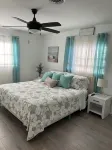 Barefoot Dreams 2 Bed 2 Bath Private Pool Home - Fenced In Yard -10 min to beach -  Habitaciones en casas particulares